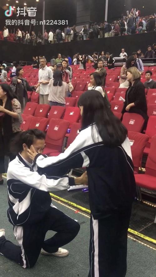 求婚吃瓜视频大全集免费观看,求婚吃瓜视频大全免费观看，甜蜜瞬间尽收眼底